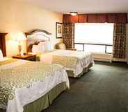 Bedroom 5 Days Inn by Wyndham Klamath Falls