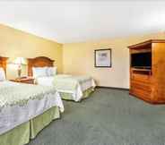 Bedroom 7 Days Inn by Wyndham Klamath Falls