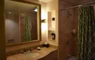 In-room Bathroom 6 Grand Hyatt Atlanta in Buckhead