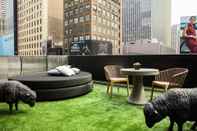 Ruang untuk Umum Renaissance New York Times Square Hotel