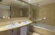 In-room Bathroom 3 Hotel Gran Ultonia