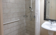 In-room Bathroom 6 Quality Inn Oneonta Cooperstown Area