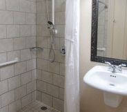 In-room Bathroom 6 Quality Inn Oneonta Cooperstown Area