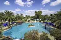 Swimming Pool Radisson Blu Hotel & Resort, Al Ain