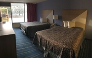 Bedroom 5 Days Inn by Wyndham Salem