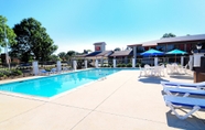 Swimming Pool 3 Days Inn & Suites by Wyndham Williamsburg Colonial