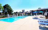 Swimming Pool 3 Days Inn & Suites by Wyndham Williamsburg Colonial