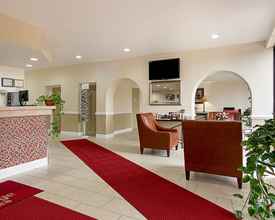 Lobby 4 Days Inn & Suites by Wyndham Williamsburg Colonial