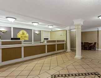 Lobi 2 La Quinta Inn by Wyndham Denver Northglenn