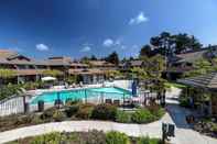 Kolam Renang Seacliff Inn Aptos, Tapestry Collection by Hilton