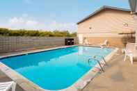 Swimming Pool Red Lion Inn & Suites Grants Pass