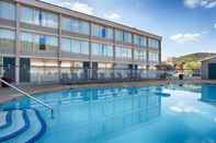 Swimming Pool Best Western Plus Bradford Inn