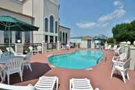 Swimming Pool Quality Inn