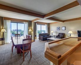 ห้องนอน 4 Deluxe Inn