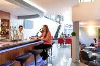 Bar, Cafe and Lounge Novotel Paris Suresnes Longchamp