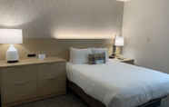 ห้องนอน 2 Days Inn & Suites by Wyndham Duluth by the Mall