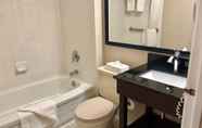 In-room Bathroom 6 Travelodge by Wyndham Ottawa East