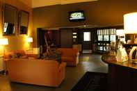 Lobby Travelodge by Wyndham Ottawa East