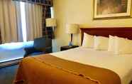 ห้องนอน 4 Travelodge by Wyndham Ottawa East