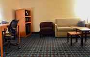 Ruang Umum 5 Fairfield Inn & Suites Hartford Airport