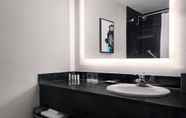 Phòng tắm bên trong 2 Delta Hotels by Marriott Woodbridge