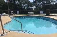 Kolam Renang Days Inn by Wyndham Clinton / Laurens I-26