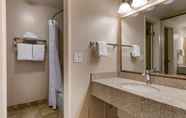 Toilet Kamar 5 Best Western Plus Royal Oak Hotel