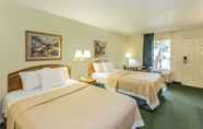 Bedroom 3 Days Inn by Wyndham Lake Park/Valdosta