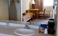 In-room Bathroom 7 Magnuson Hotel Ely