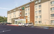 Exterior 6 La Quinta Inn & Suites by Wyndham Baltimore N / White Marsh