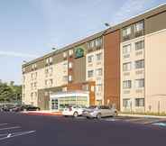 Exterior 6 La Quinta Inn & Suites by Wyndham Baltimore N / White Marsh