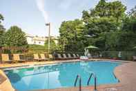 Swimming Pool La Quinta Inn & Suites by Wyndham Baltimore N / White Marsh