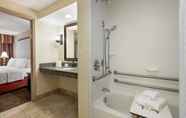 Toilet Kamar 6 Homewood Suites by Hilton Syracuse/Liverpool