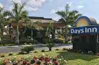 Exterior Days Inn by Wyndham Sarasota Bay
