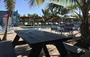 Swimming Pool 6 Days Inn by Wyndham Sarasota Bay