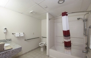 In-room Bathroom 5 Red Roof Inn Hartford - Vernon