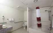 Toilet Kamar 5 Red Roof Inn Hartford - Vernon