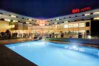 Swimming Pool ibis Site du Futuroscope