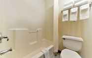 In-room Bathroom 5 Quality Inn