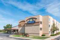 Exterior Days Inn by Wyndham Kirksville