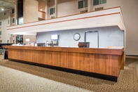 Lobby Days Inn by Wyndham Kirksville