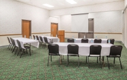 Functional Hall 7 Days Inn by Wyndham Kirksville