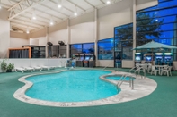 Swimming Pool Days Inn by Wyndham Kirksville