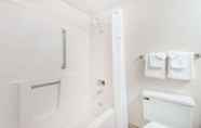 In-room Bathroom 6 Days Inn by Wyndham Kirksville