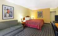 Bedroom 5 Days Inn by Wyndham Savannah Airport