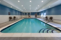 Swimming Pool La Quinta Inn & Suites by Wyndham Middletown