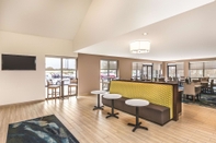 ล็อบบี้ La Quinta Inn & Suites by Wyndham Philadelphia Airport