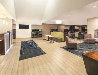 ล็อบบี้ 2 La Quinta Inn & Suites by Wyndham Philadelphia Airport