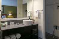 In-room Bathroom Hawthorn Suites by Wyndham Sacramento