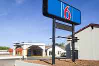 Bên ngoài Motel 6 Clovis, NM